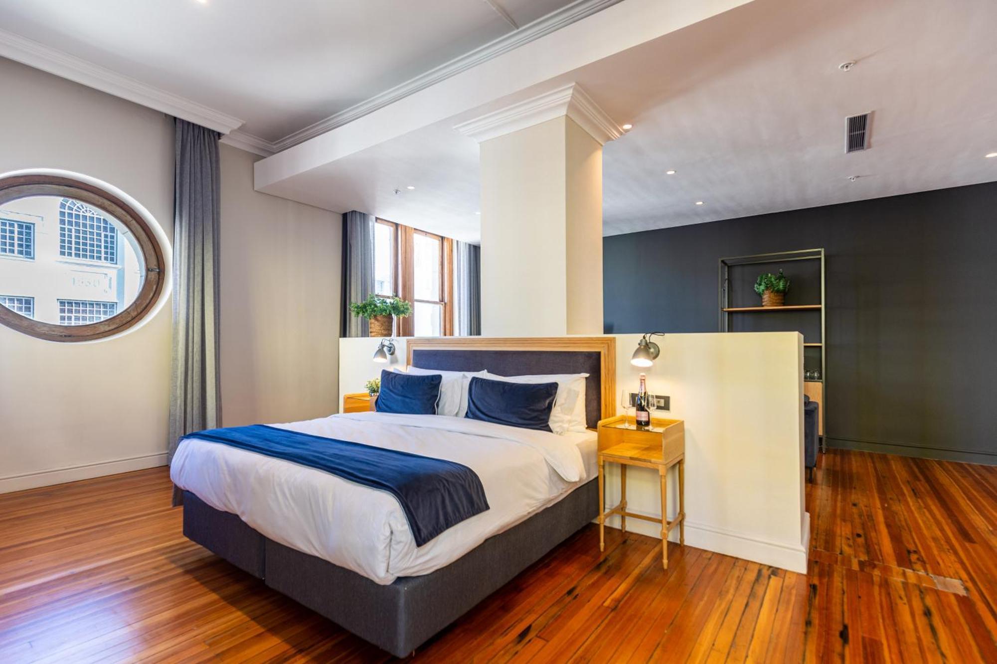 Hotel Old Bank - Lion Roars & 4*